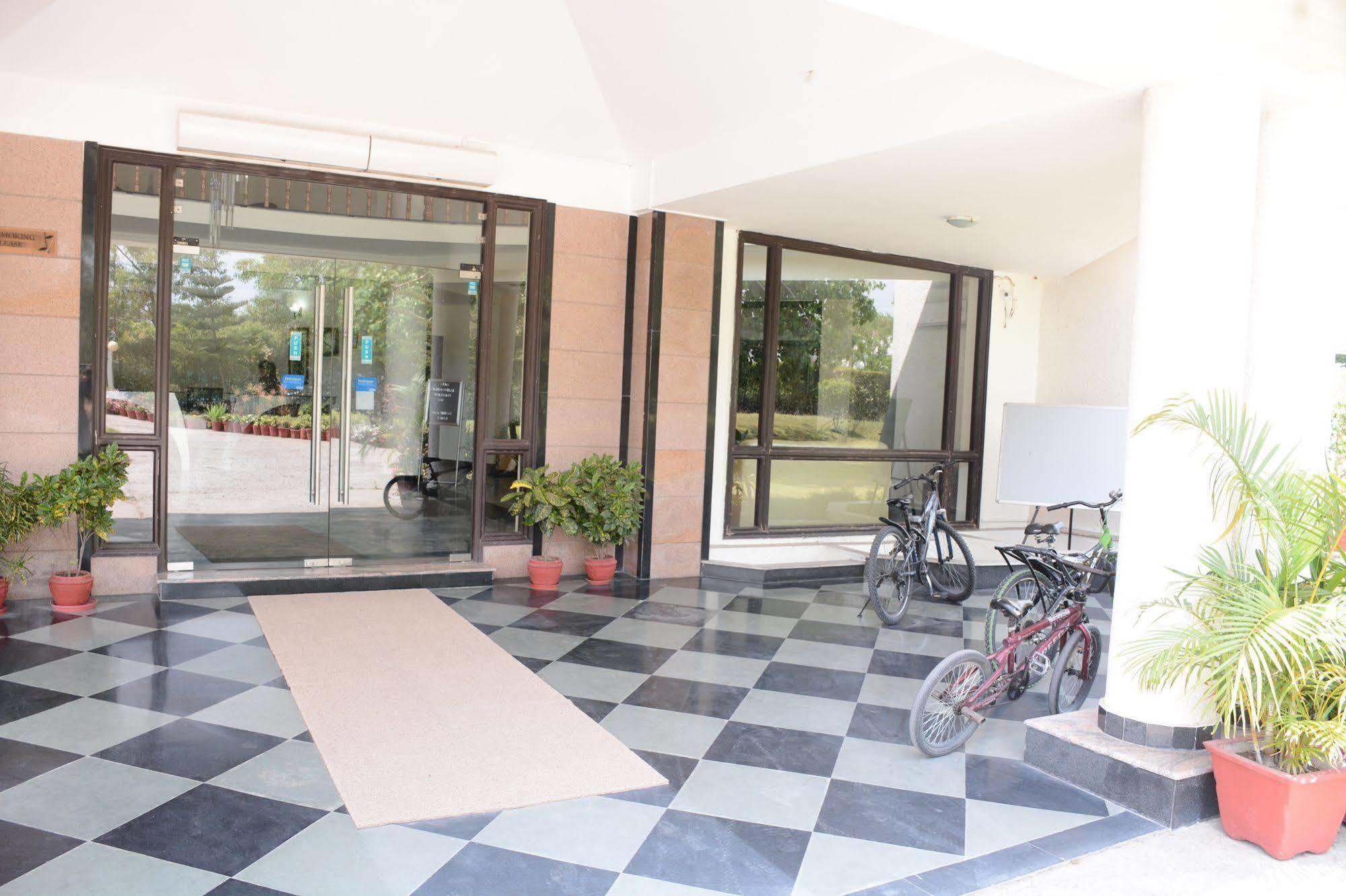 Отель Naturoville Ayurvedic And Yoga Retreat Ришикеш Экстерьер фото