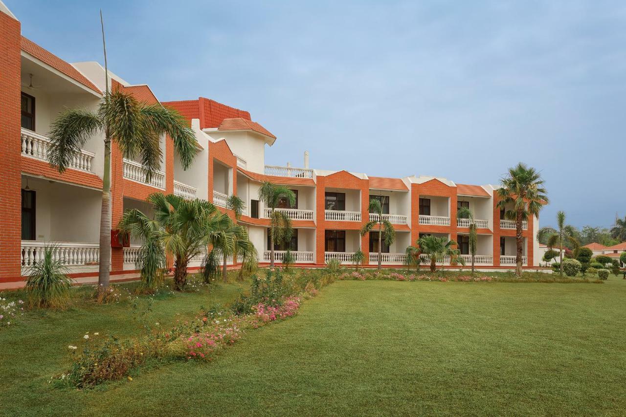 Отель Naturoville Ayurvedic And Yoga Retreat Ришикеш Экстерьер фото