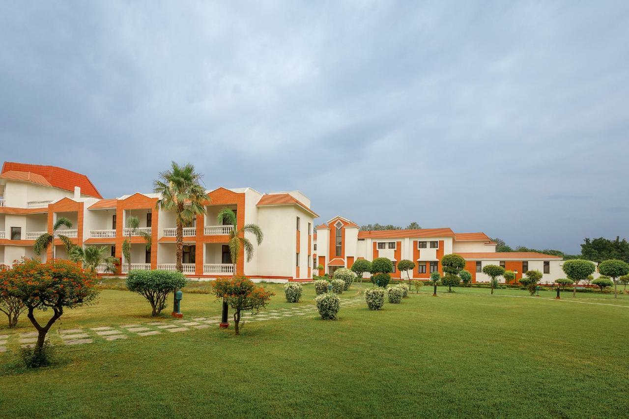 Отель Naturoville Ayurvedic And Yoga Retreat Ришикеш Экстерьер фото